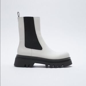 NWT. Zara White Chunky Sole Low Heel Ankle Boots. Size 9.